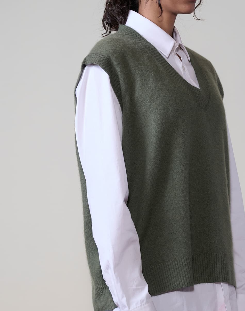 Field Olive Pure Cashmere V-Neck 2